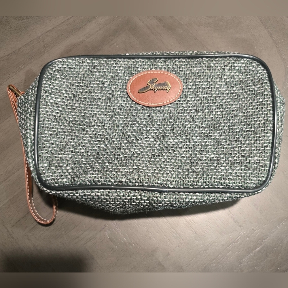 Skyway Luggage Tweed Toiletries Textured Green bag New
